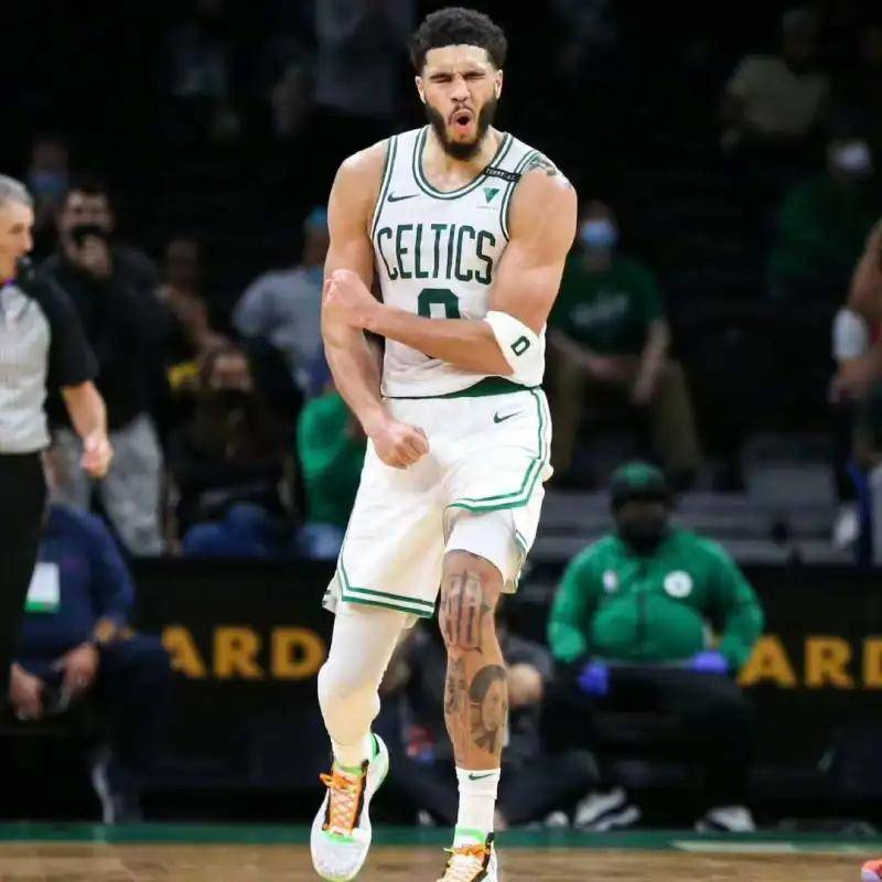 塔图姆在日本队比赛中重返赛场，晋级下一阶段引发热议！-爱游戏官网